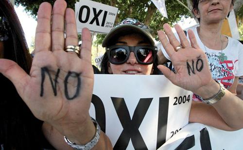 Donne cipriote protestano