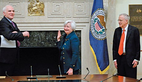 Janet Yellen giura come capo della Fed