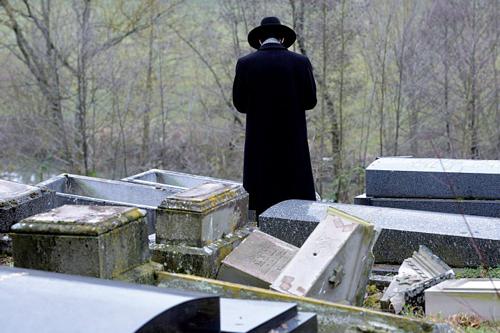 Rabbino nel cimitero di Sarre-Union