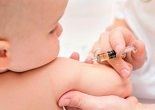 Vaccinazione di un neonato